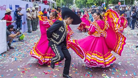  Festival del Libro de Guadalajara: Celebrazione vibrante della cultura latina con un pizzico di controversa magia